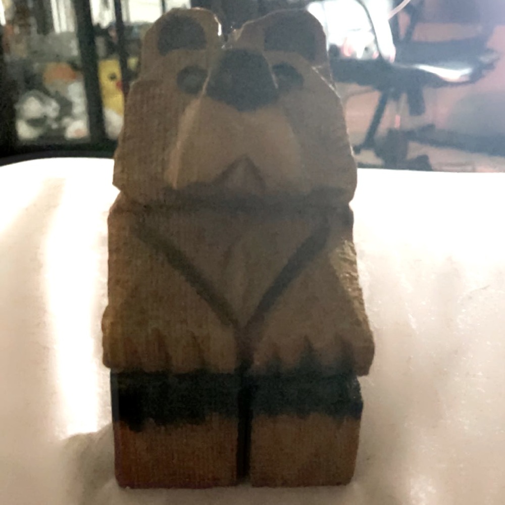 🪵 Wooden Bear Statue